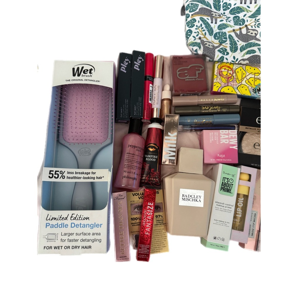 Huge Beauty Makeup Bundle 25+ Pieces - Picture 2 of 3